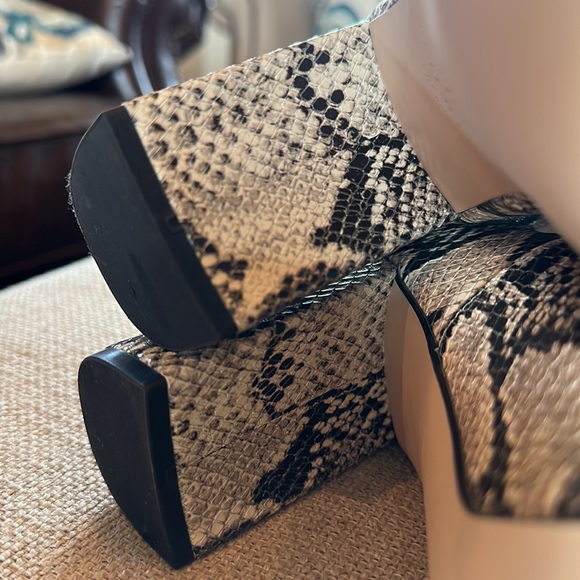 Electra Snake Peep Toe Booties  Rocco’s Snake Print Size 9 - Picture 7 of 8